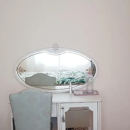 Cozy And Fully Furnished Apartment